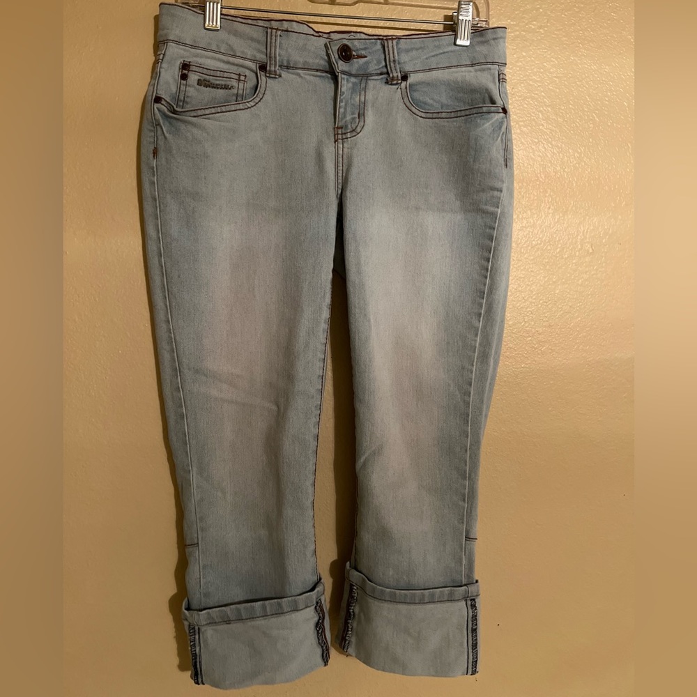 Red Rivet Capris Women’s size 7